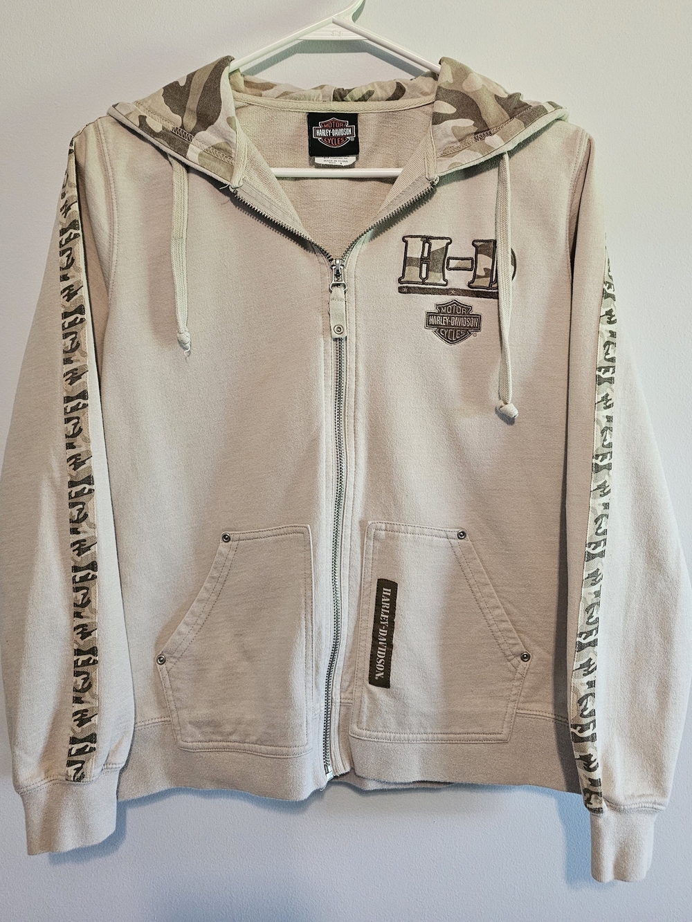 Harley-Davidson Men’s Light Beige Zip-Up Hoodie with Camo Trim